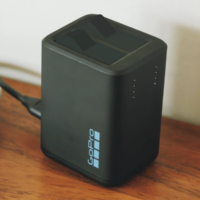 GoPro Dual Battery Charger GoPro Dual Battery Charger + Аккумулятор Enduro 2шт для HERO13 Black AEDBD-201